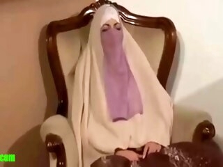 Arab mom sucking descendant dick